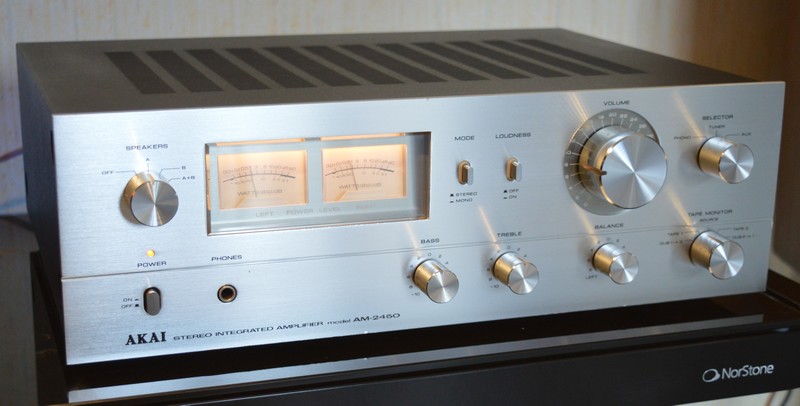 Akai AM-2450 (1).JPG
