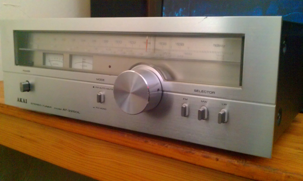 Akai_2250L_1.jpg