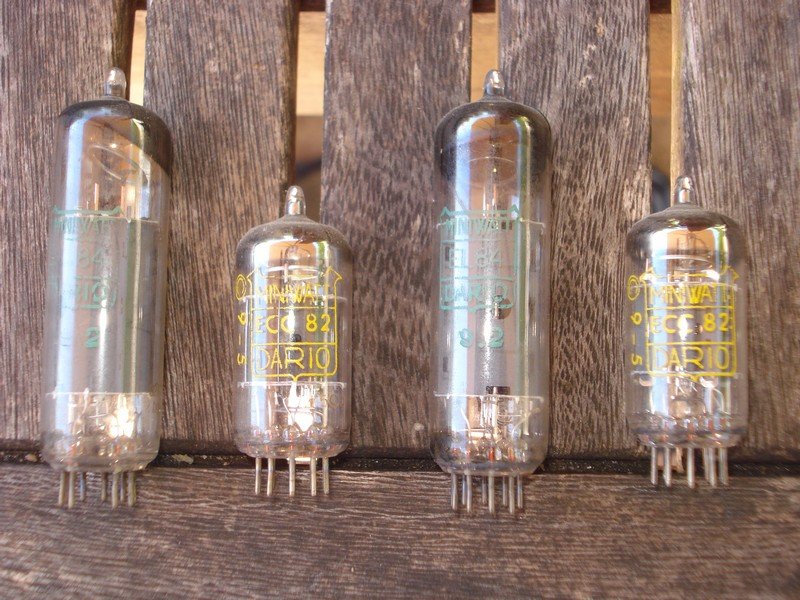 Les lampes Miniwatt DARIO EL84 et ECC 82.JPG