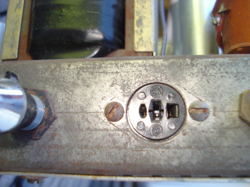 Din femelle trois broches avec broche centrale plate.JPG