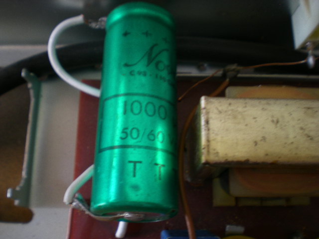 CONDO 1000µf NON D'ORIGINE (2500µF NORMALEMENT ).