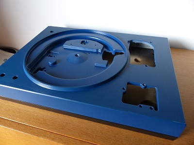 Premières couches finition (Bombe acrylique) et agglo en satin noir.