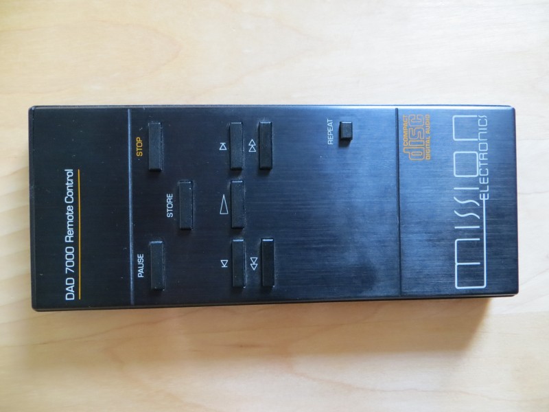 DAD-7000R télécommande.jpg