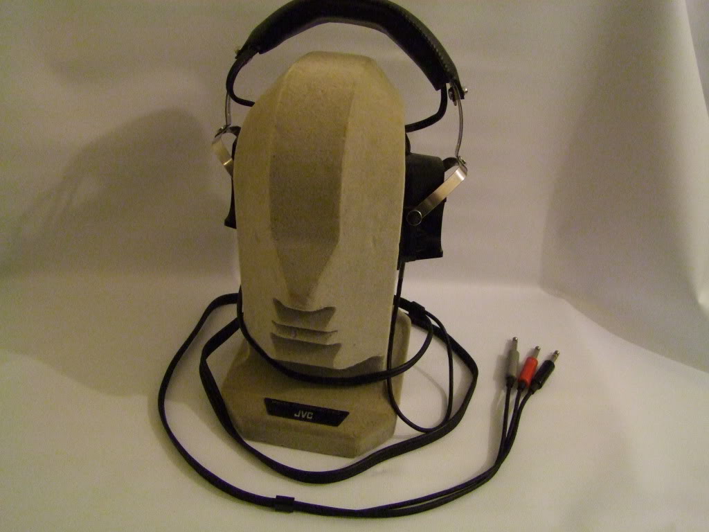 HEADPHONES022.jpg