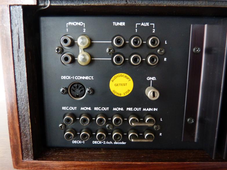 Pour info, la société AUDIOSCRIPT importait le matériel LUXMAN en Hollande.