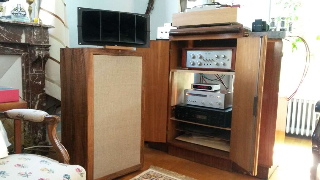 et encore, on ne voit pas le reste du bazar...