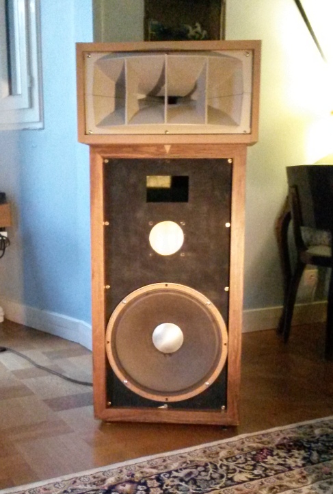 JBL et 811 petite.jpg