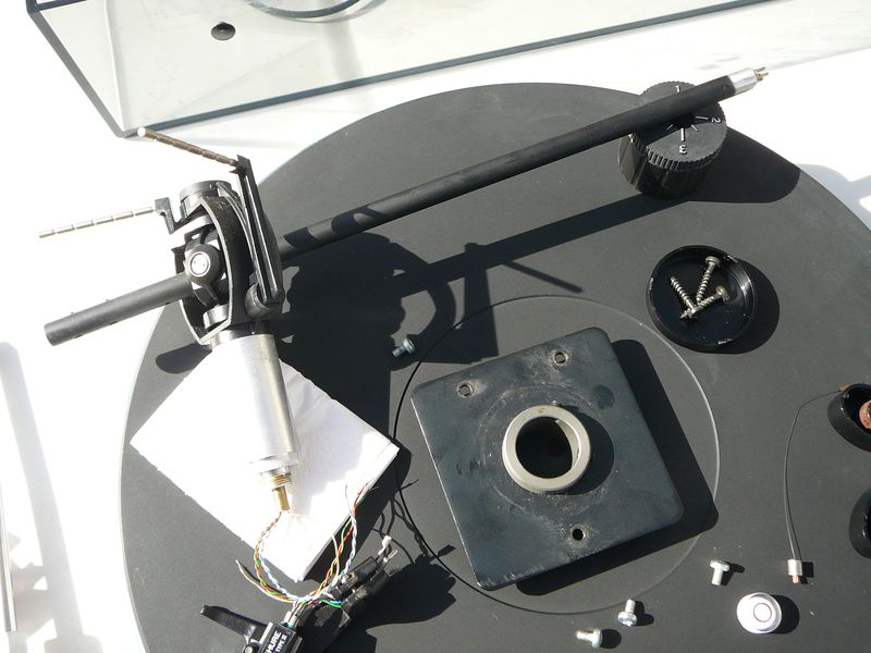 Le bras avec le VTA sur la plaque support en acier assez épais et bien rigide.