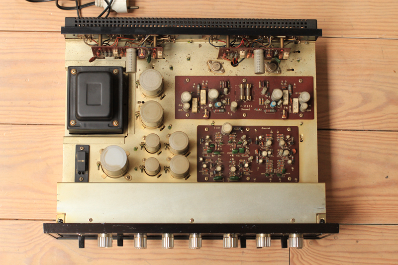 Sansui AU-777a - Dessus ouvert