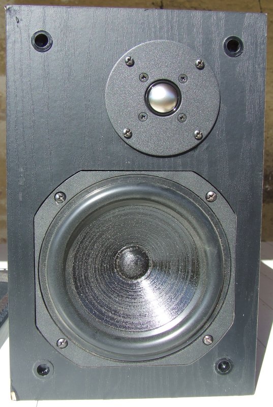 Voici enfin l'enceinte remontée!