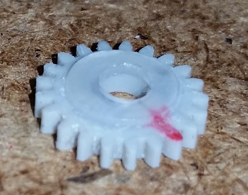 La couronne avec sa rondelle de renfort en plastique