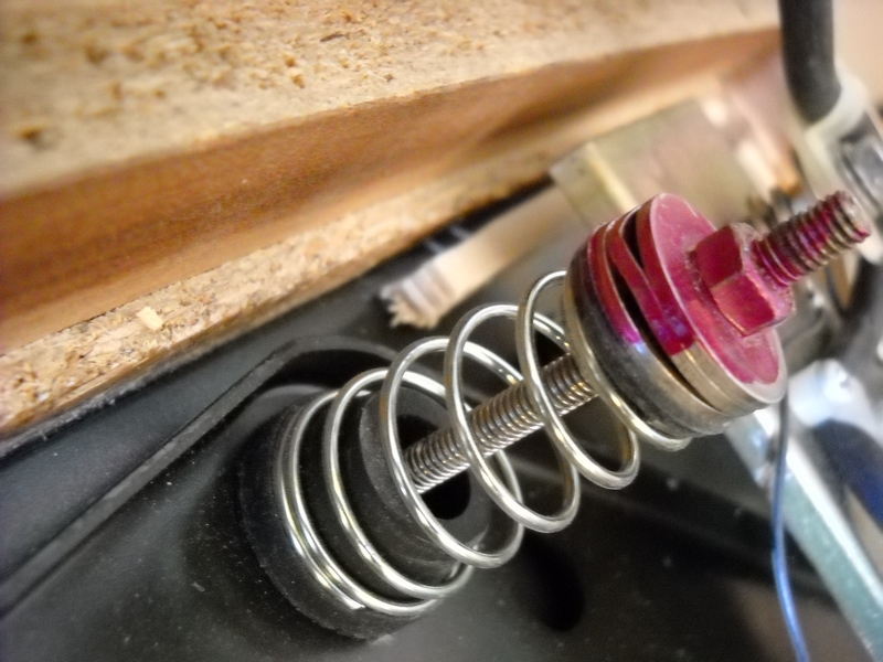 on peut voir à l’arrière une agrafe