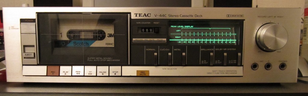 teac-v44c-allume.jpg