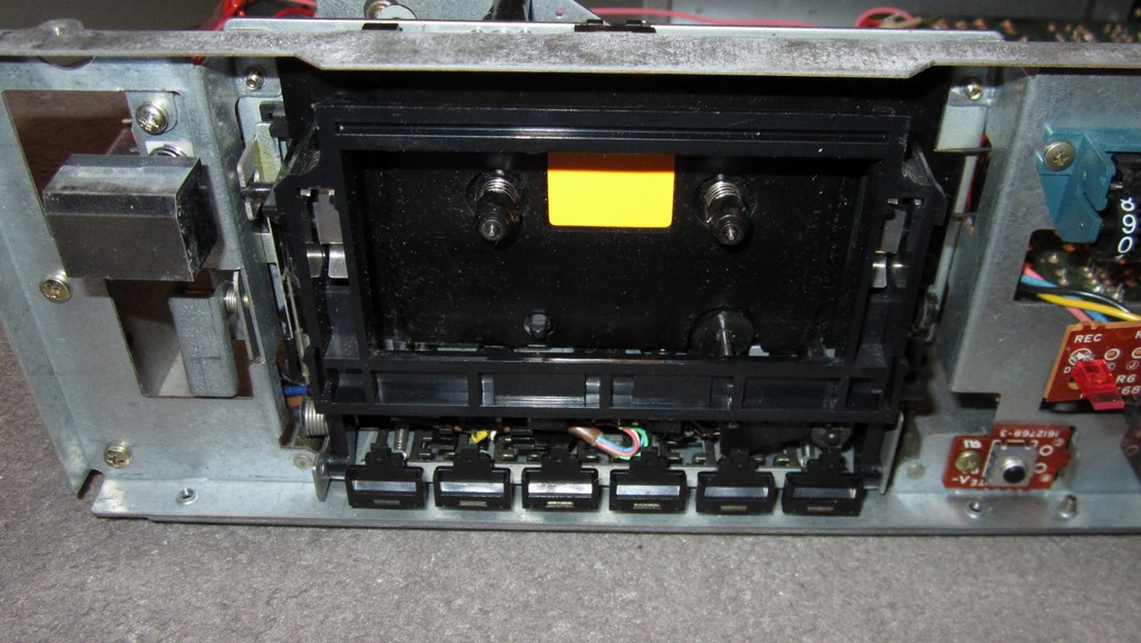 teac-v44c-face-ouvert-meca.jpg