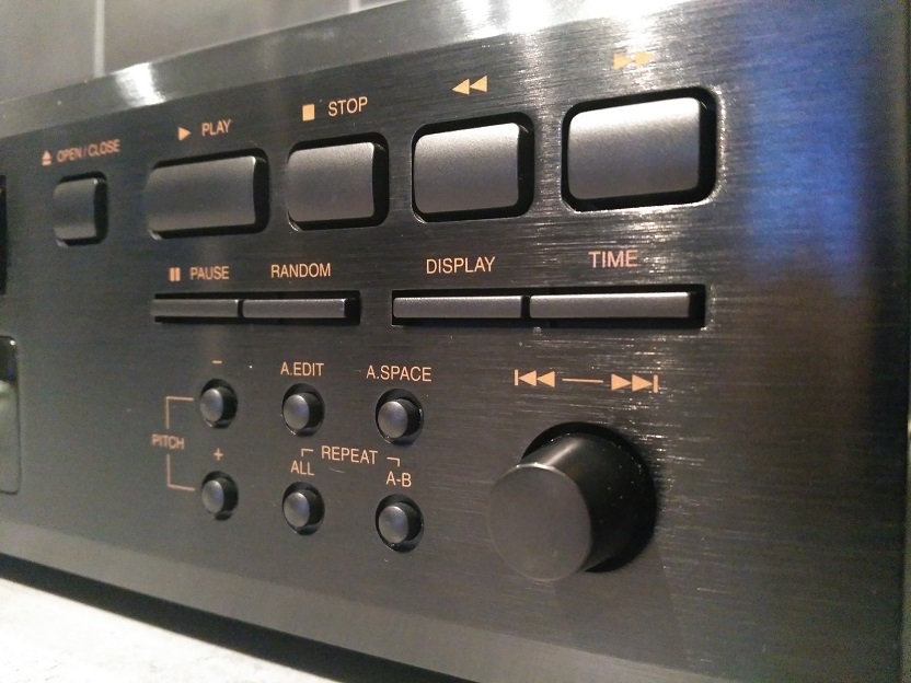Denon CDC 685-2.jpg
