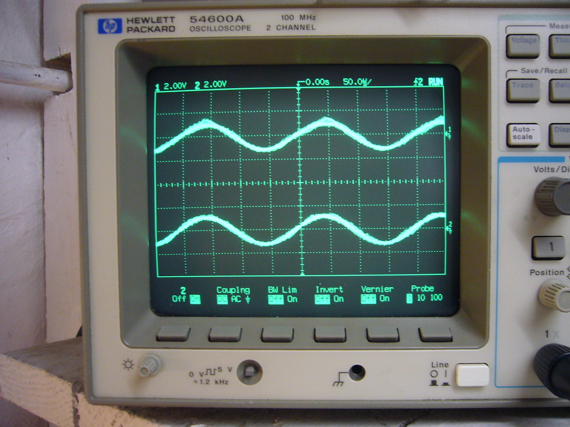 Sortie STEREO 5kHz Canal Dt en haut - gauche en bas.JPG