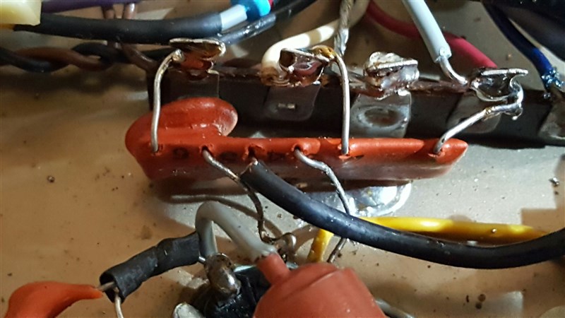 Je les ai comparé droite et gauche et ça semble équivalent ...J'aurais bien remplacé mais pas sur de moi alors plutôt que de faire une connerie.