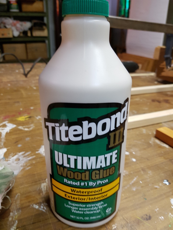 Colle Titebound III : http://www.titebond.com/titebond_wood_glues/Ultimate_Wood_Glue.aspx
