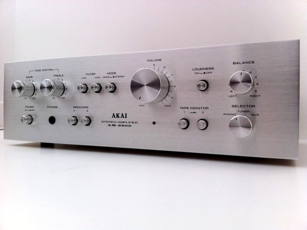 Problème : Ampli intégré Akai AM-U02 (70's) - Enceintes et Musiques