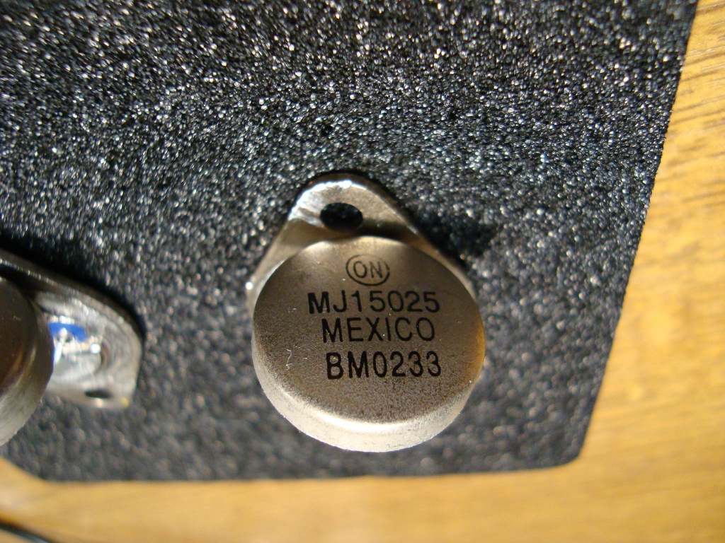 9799504907.jpg
