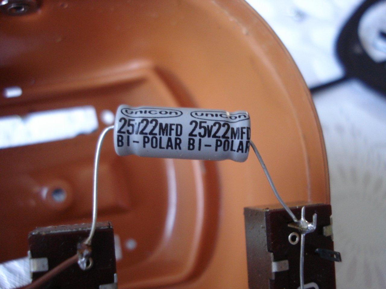 Etape 4. Condensateur Unicom 25 V. 22 MFD Bi polar.JPG