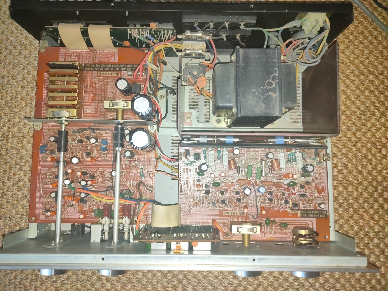 Marantz PM1090 intérieur.jpg