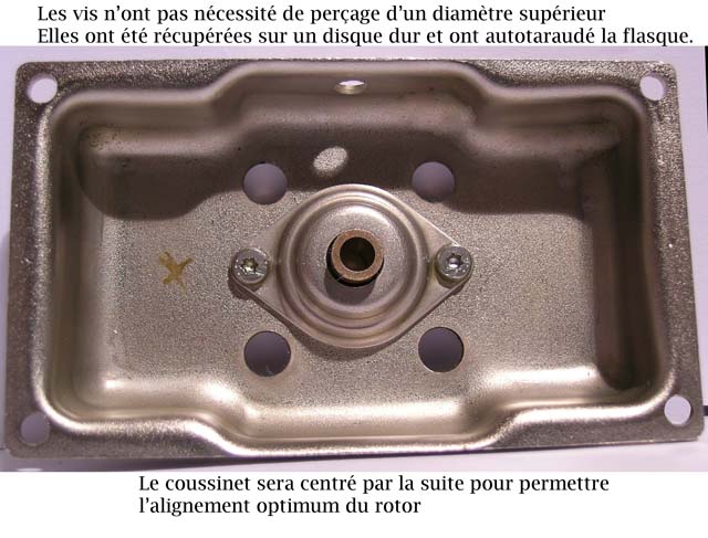 2 Flasque inférieure du moteur TD 124.jpg