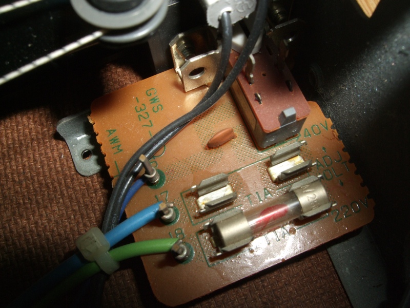 j'ai déjà basculé en 240V (déplacé le fusible)