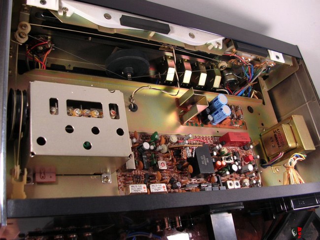 SANSUI TU-7700 INSIDE 1.jpg