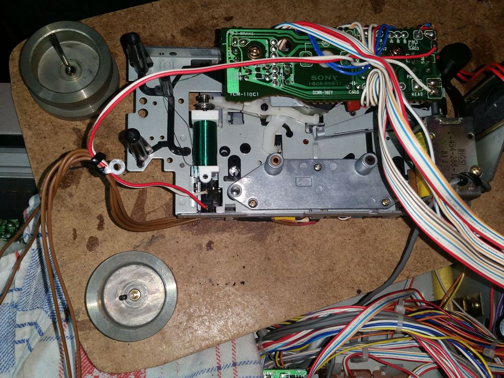 La mécanique en cours de démontage