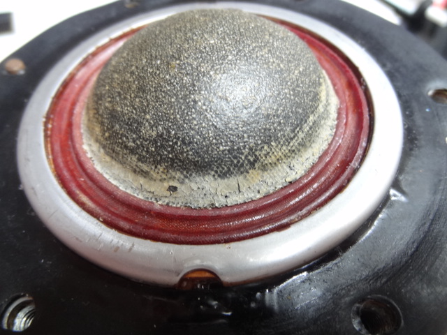 dome à l'origine- colle effritée