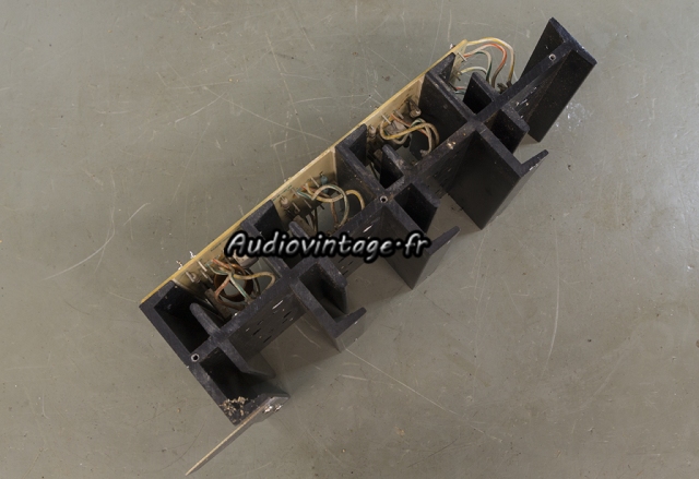 Accuphase P-300 : retrait du canal droit.