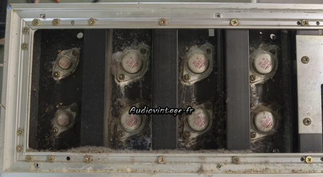 Accuphase P-300 II : canal gauche à son arrivée.