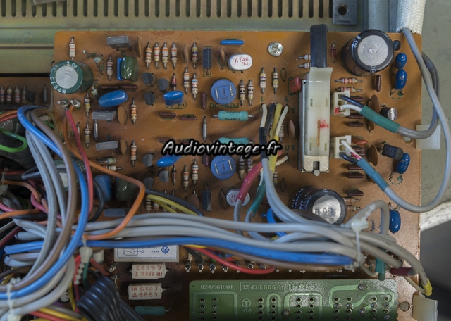 Aiwa AA-8700E : circuit phono à revoir.