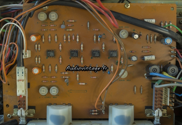 Aiwa AA-8700E : circuit vumètre à réviser.