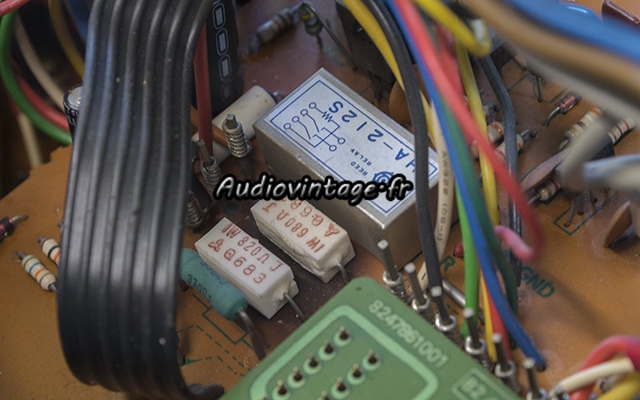 Aiwa AA-8700E : résistances qui chauffent le circuit imprimé.