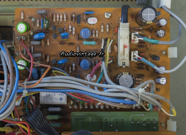 Aiwa AA-8700E : circuit phono révisé.