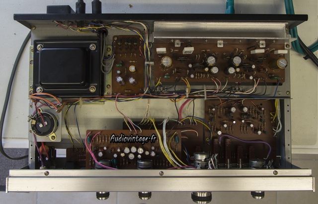 Akai AA-5210