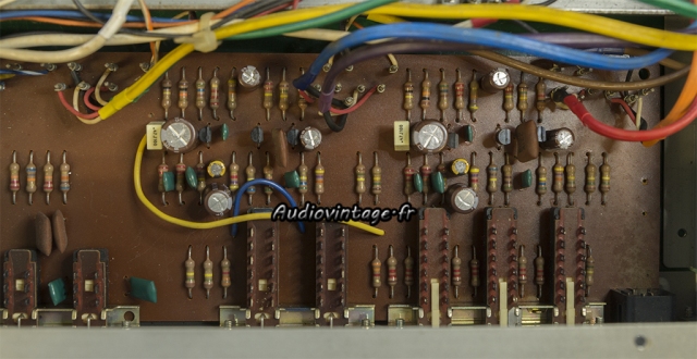 Akai AA-5510 : phono révisé.