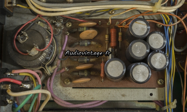 Akai AA-5510 : alimentation à réviser.