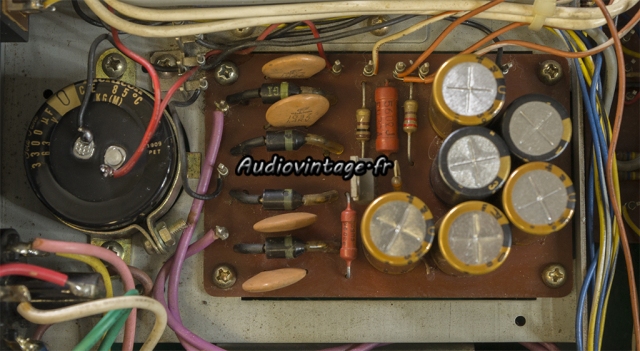 Akai AA-5510 : alimentation révisée.