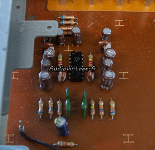 Akai AM-2200 : étage phono révisé.