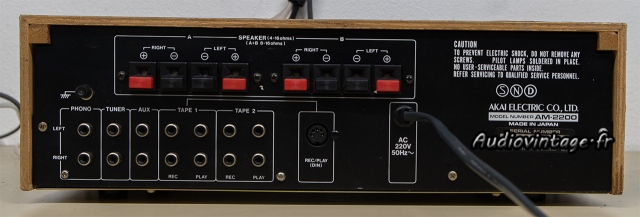 Akai AM-2200 : connectique.