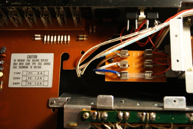 Akai AM-2200