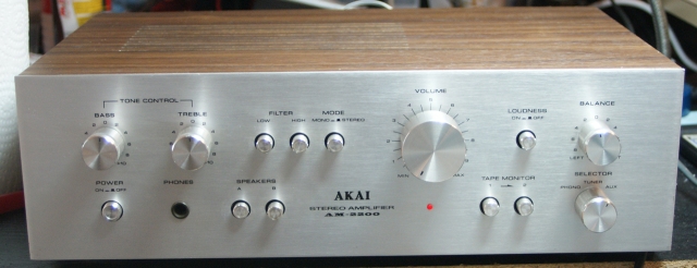 Akai AM-2200