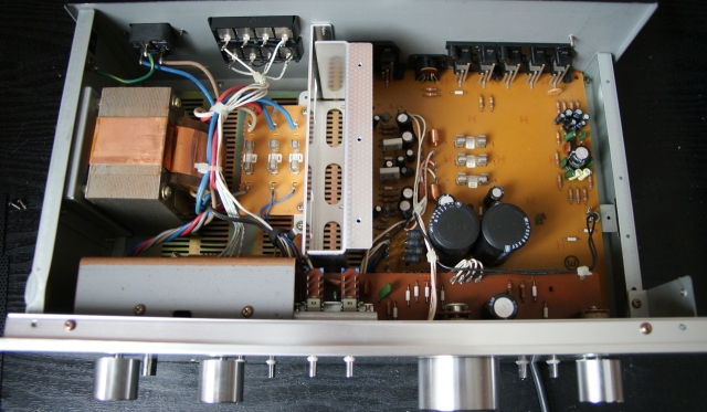 Akai AM-2250