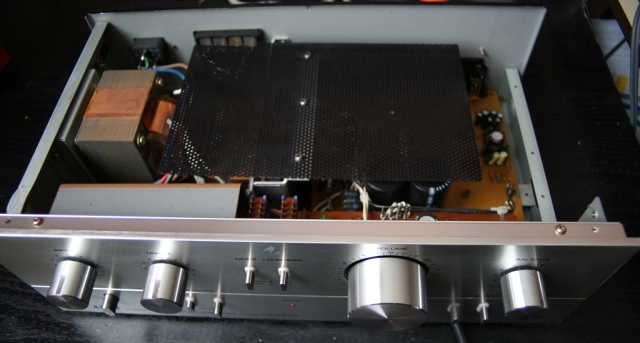 Akai AM-2250