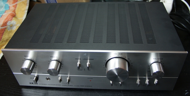 Akai AM-2250