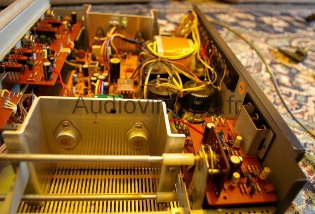 Akai AM-2400