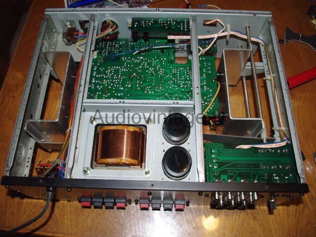 Akai AM-2400 de MAD